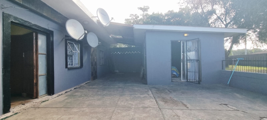 8 Bedroom Property for Sale in Amalinda Eastern Cape